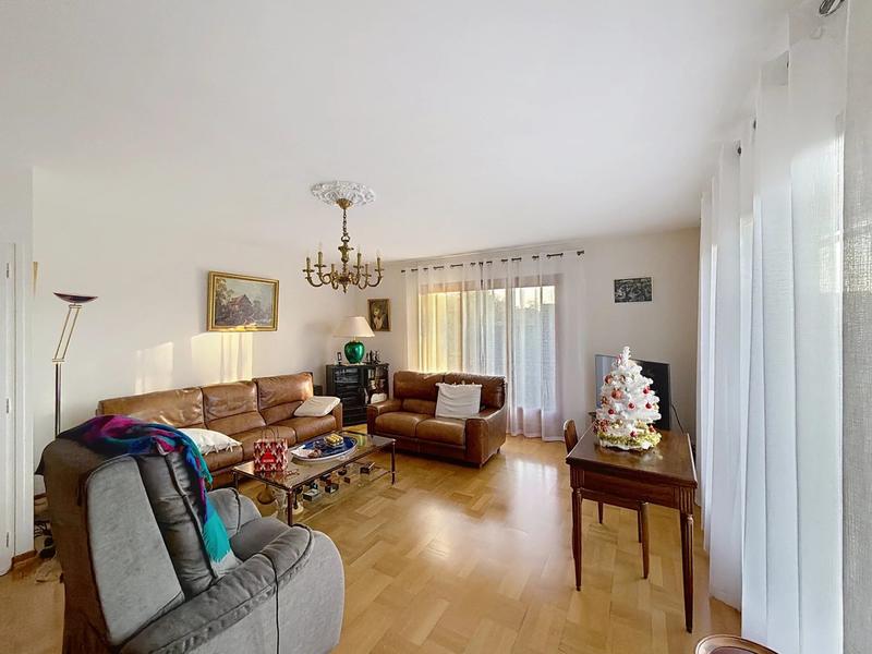 Maison - 220 m² - 5 pièces