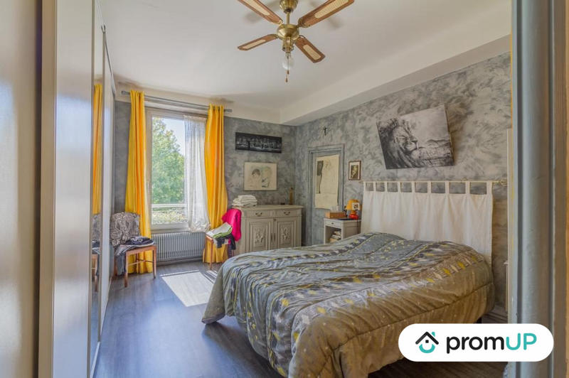 Maison - 370 m² - 12 pièces