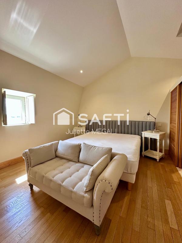 Maison - 550 m² - 16 pièces