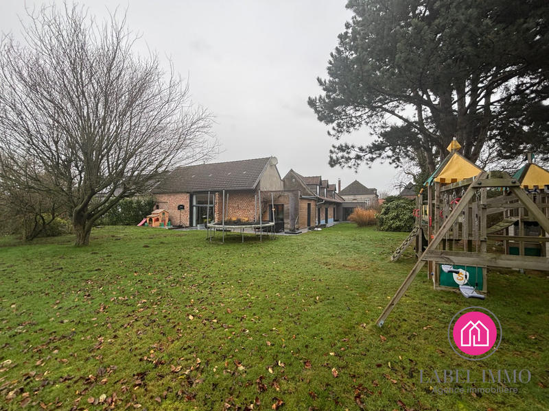 Maison - 225 m² - 8 pièces