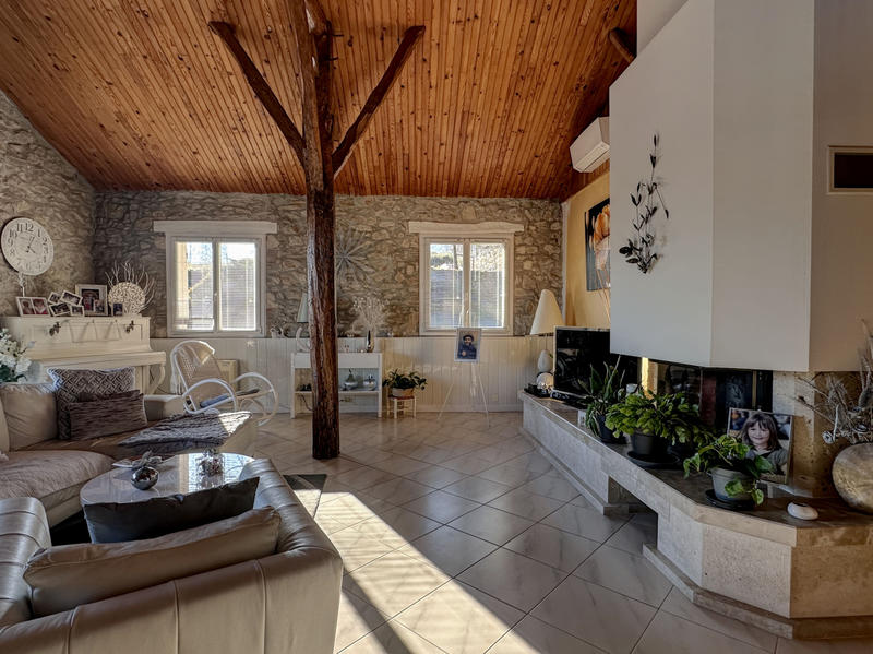 Maison - 213 m² - 7 pièces