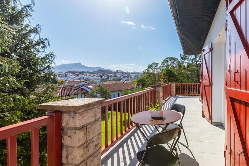 Maison - 400 m² - 11 pièces