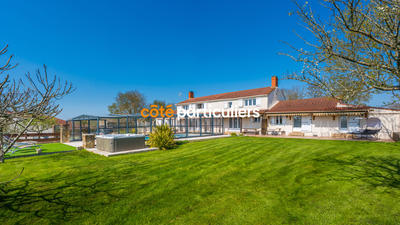 Maison - 240 m² - 11 pièces