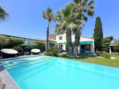 Maison - 240 m² - 7 pièces