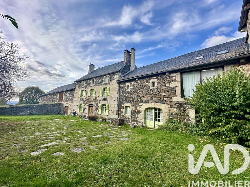 Maison - 270 m² - 11 pièces