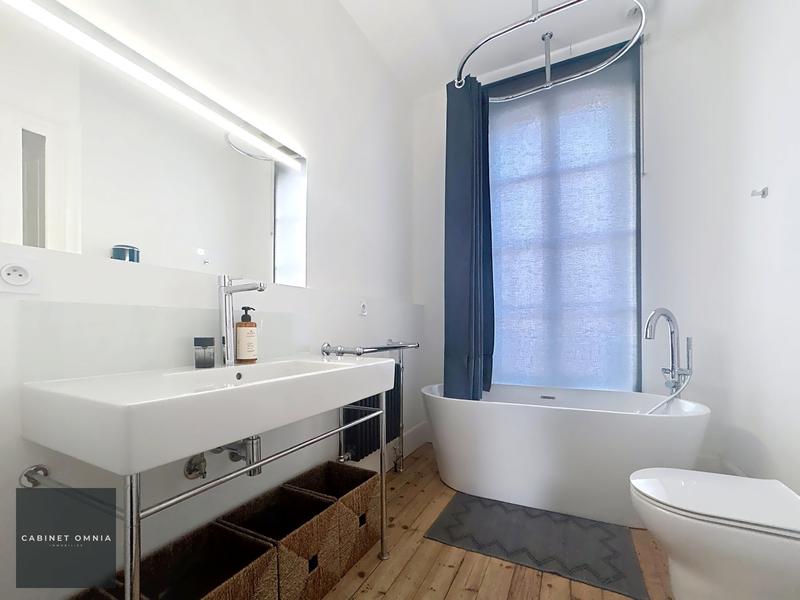 Maison ancienne - 230 m² - 7 pièces