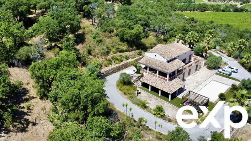 Villa - 247 m² - 7 pièces