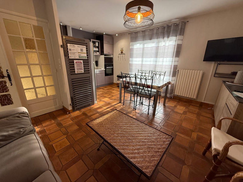 Maison - 221 m² - 8 pièces