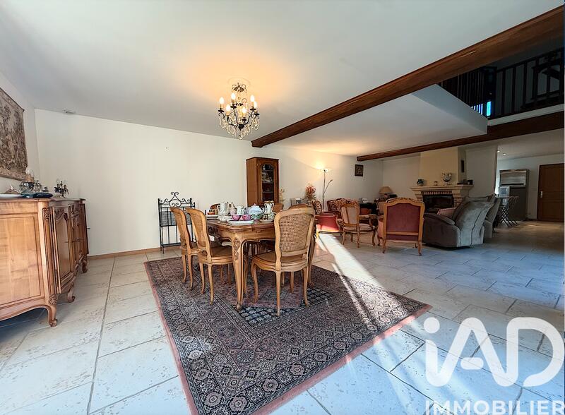 Maison - 191 m² - 8 pièces