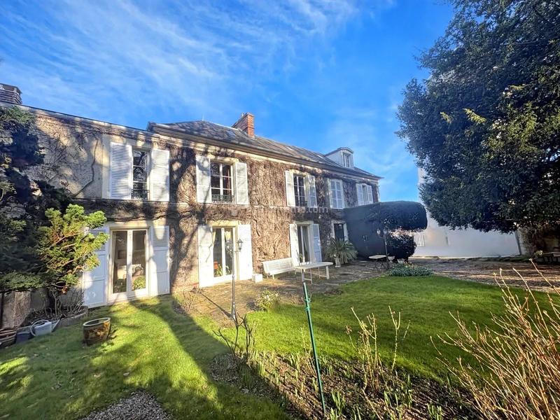 Maison - 214 m² - 8 pièces