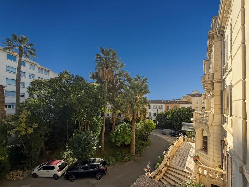 Appartement - 100 m² - 4 pièces