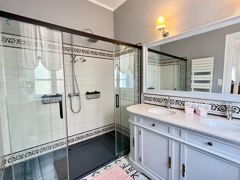 Maison - 377 m² - 10 pièces