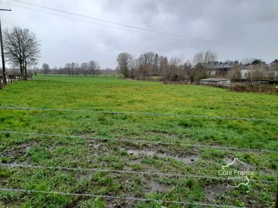 Terrain constructible - 1 800 m²