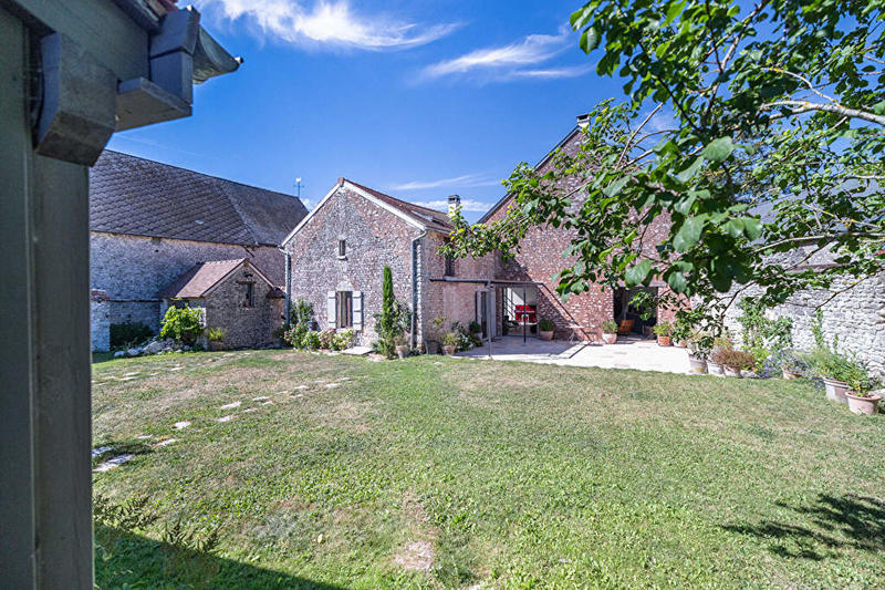 Demeure - 260 m² - 6 pièces