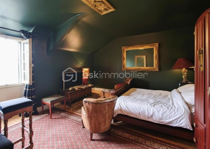 Maison - 225 m² - 7 pièces