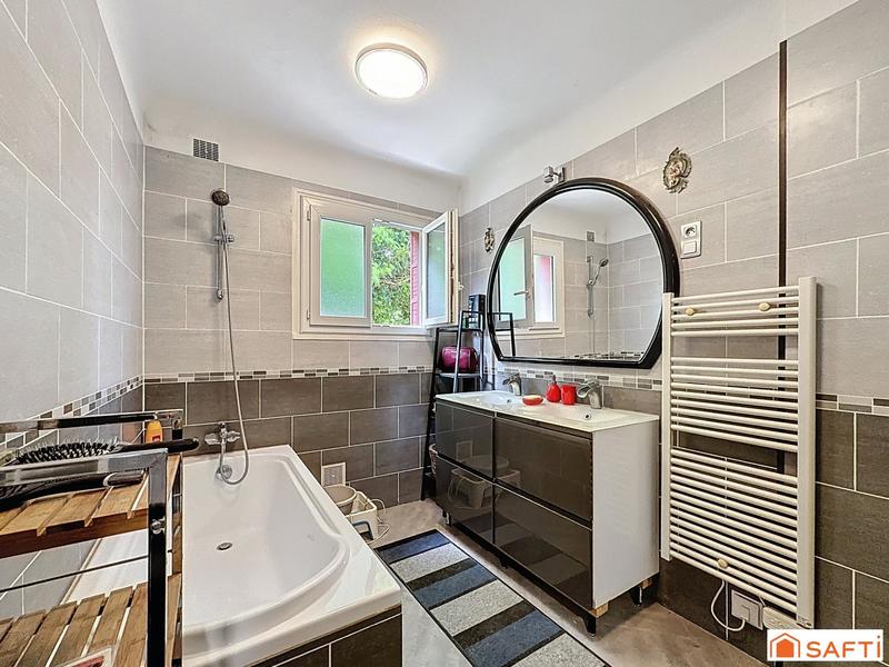 Maison - 240 m² - 7 pièces