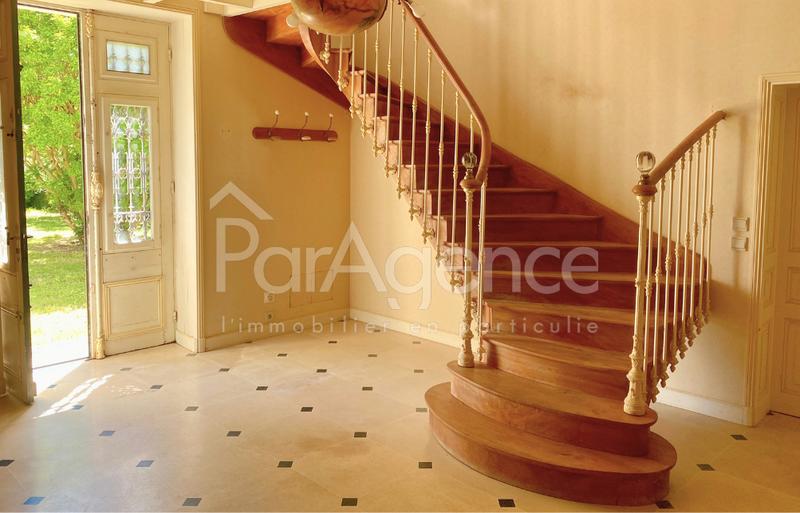 Propriété - 654 m² - 14 pièces