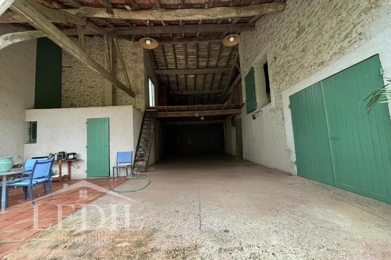 Propriété - 230 m² - 6 pièces