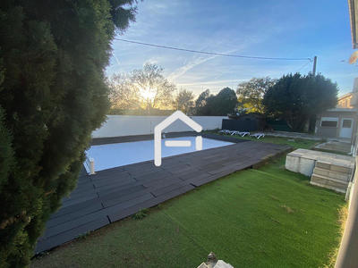 Maison - 258 m² - 8 pièces