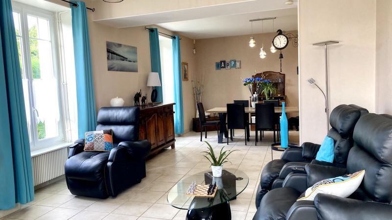 Maison - 240 m² - 6 pièces