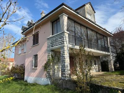Maison - 170 m² - 9 pièces