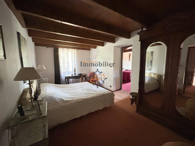 Maison - 268 m² - 7 pièces