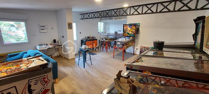 Maison traditionnelle - 209 m² - 6 pièces