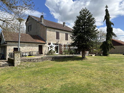 Maison - 252 m² - 7 pièces