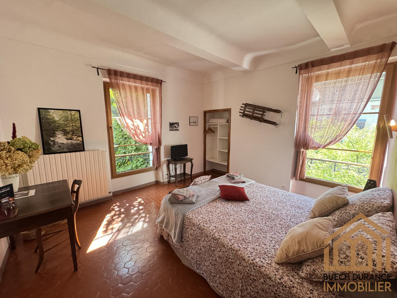 Maison - 245 m² - 12 pièces