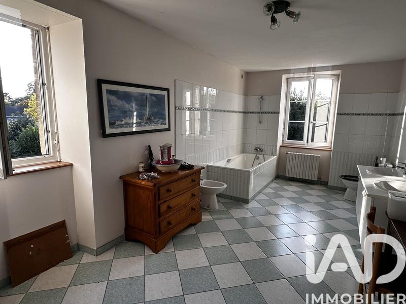 Maison - 202 m² - 6 pièces