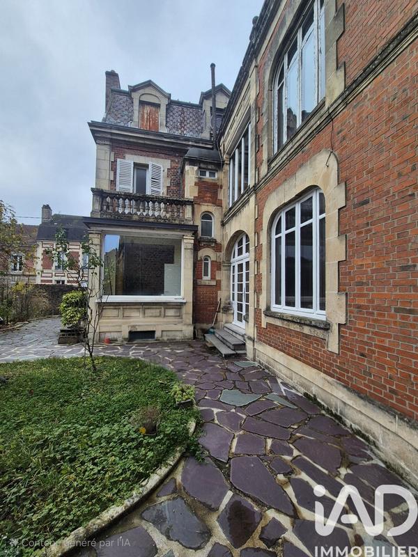 Maison - 250 m² - 10 pièces