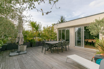 Maison - 276 m² - 8 pièces