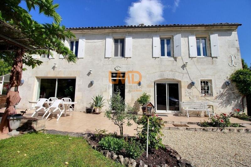 Maison - 244 m² - 7 pièces
