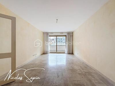 Appartement - 84 m² - 3 pièces