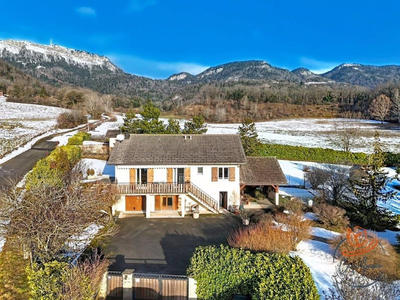 Maison - 180 m² - 5 pièces