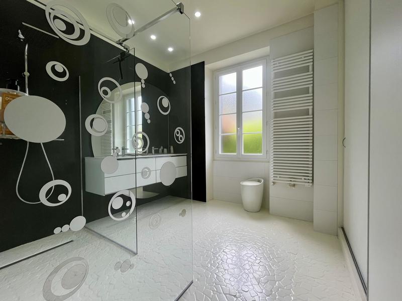 Maison - 245 m² - 7 pièces