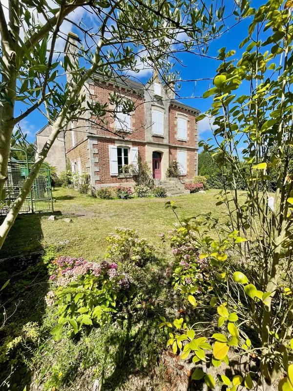 Maison - 227 m² - 7 pièces