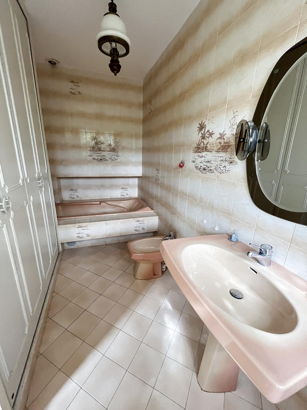 Maison - 232 m² - 8 pièces