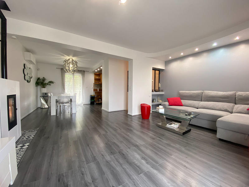 Maison - 177 m² - 8 pièces