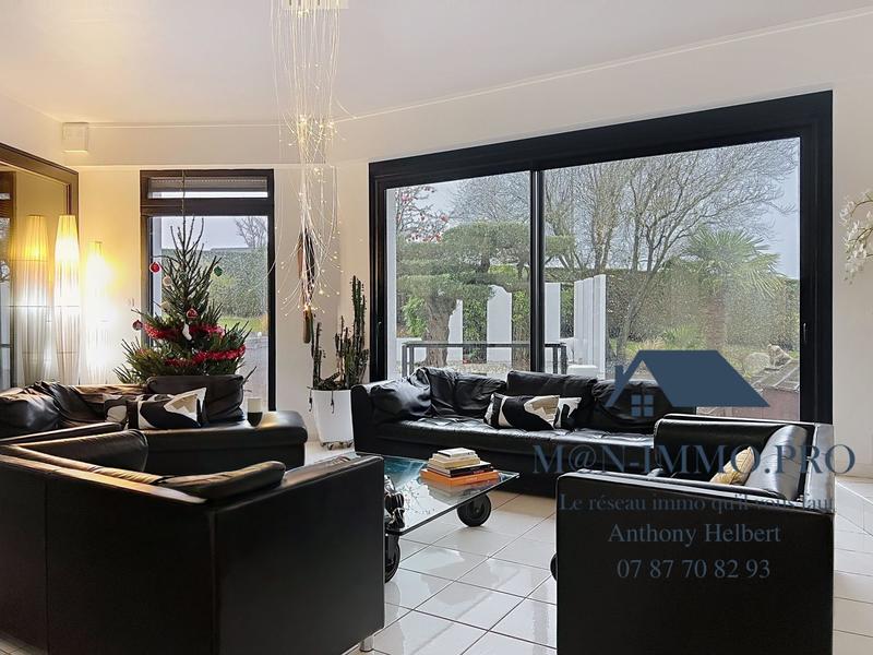 Maison contemporaine - 207 m² - 7 pièces