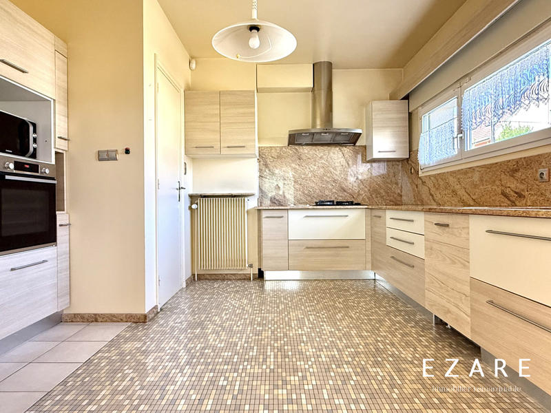 Maison - 185 m² - 6 pièces