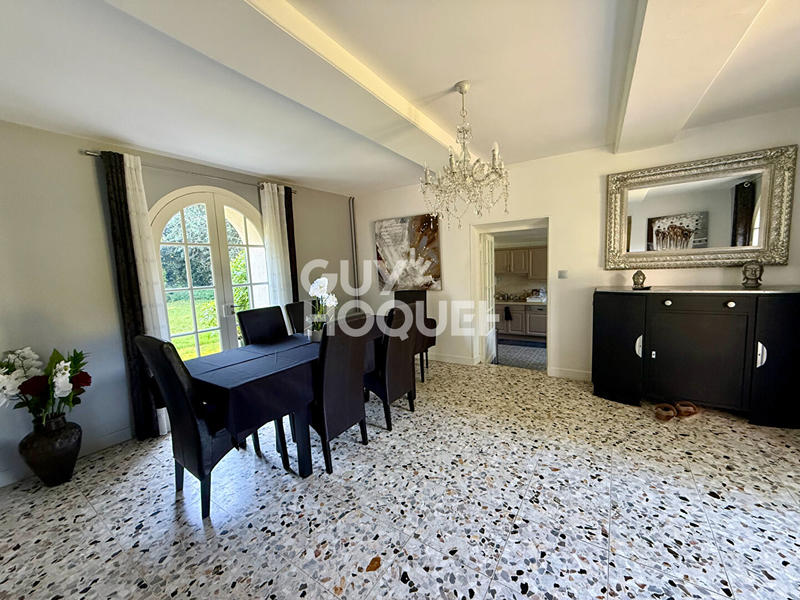 Maison - 245 m² - 8 pièces