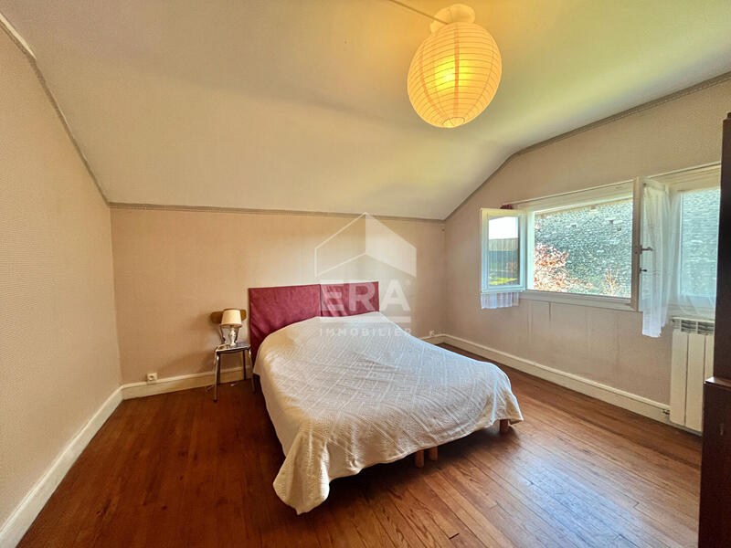 Maison - 217 m² - 8 pièces