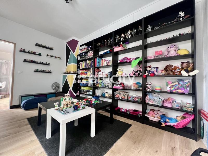 Maison - 247 m² - 10 pièces