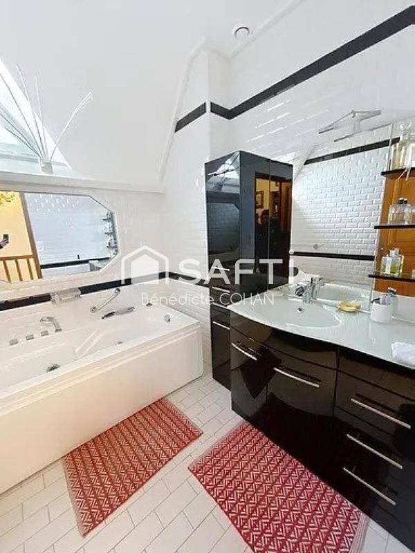 Maison - 209 m² - 8 pièces