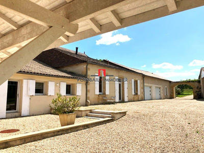 Maison - 400 m² - 12 pièces