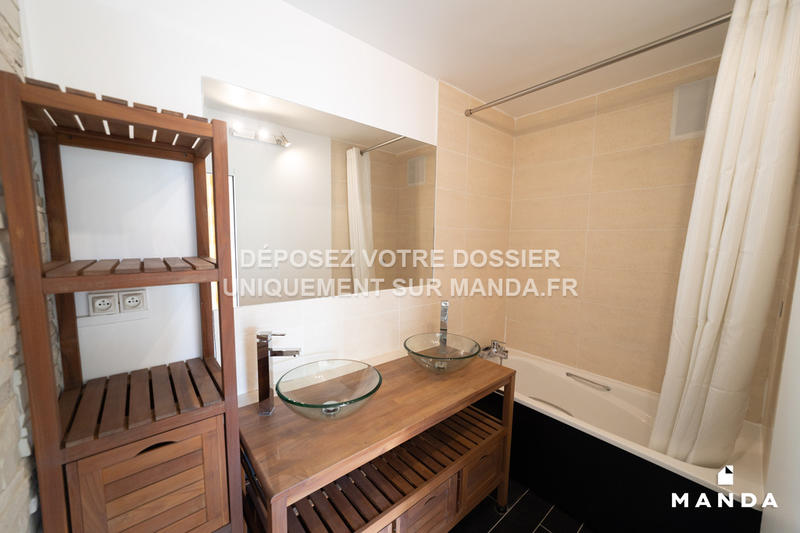 Chambre - 9 m² - 5 pièces