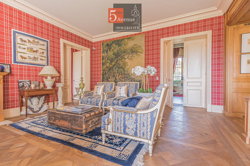 Maison - 430 m² - 11 pièces