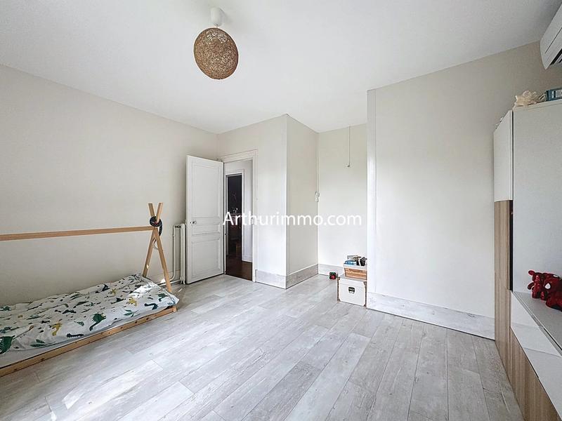 Maison - 280 m² - 10 pièces