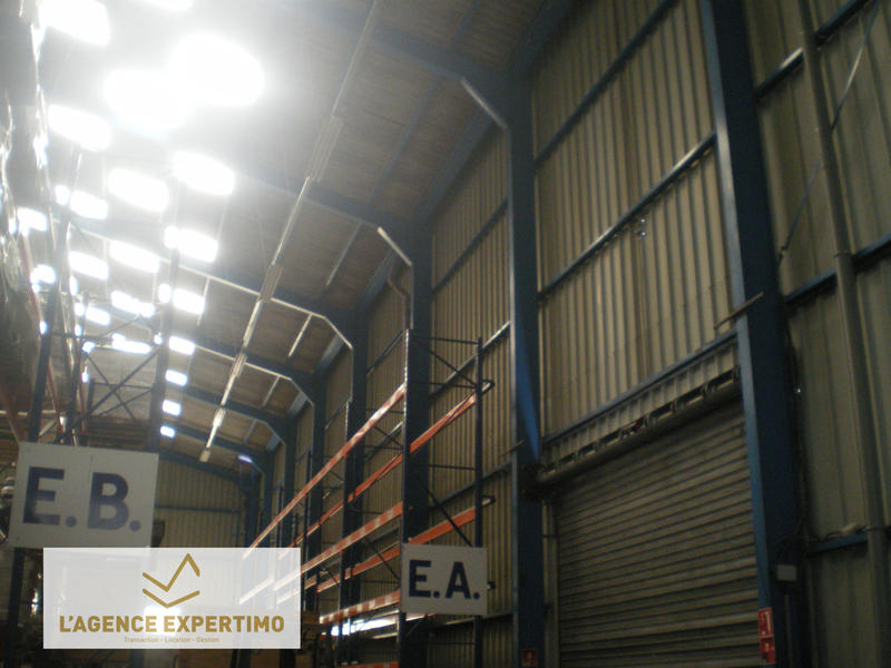 Entrepôt - 1 100 m²